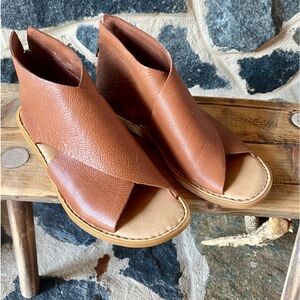 Born Iwa crossover sandal